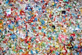 Sprejeta Uredba o zmanjšanju vpliva nekaterih plastičnih proizvodov na okolje